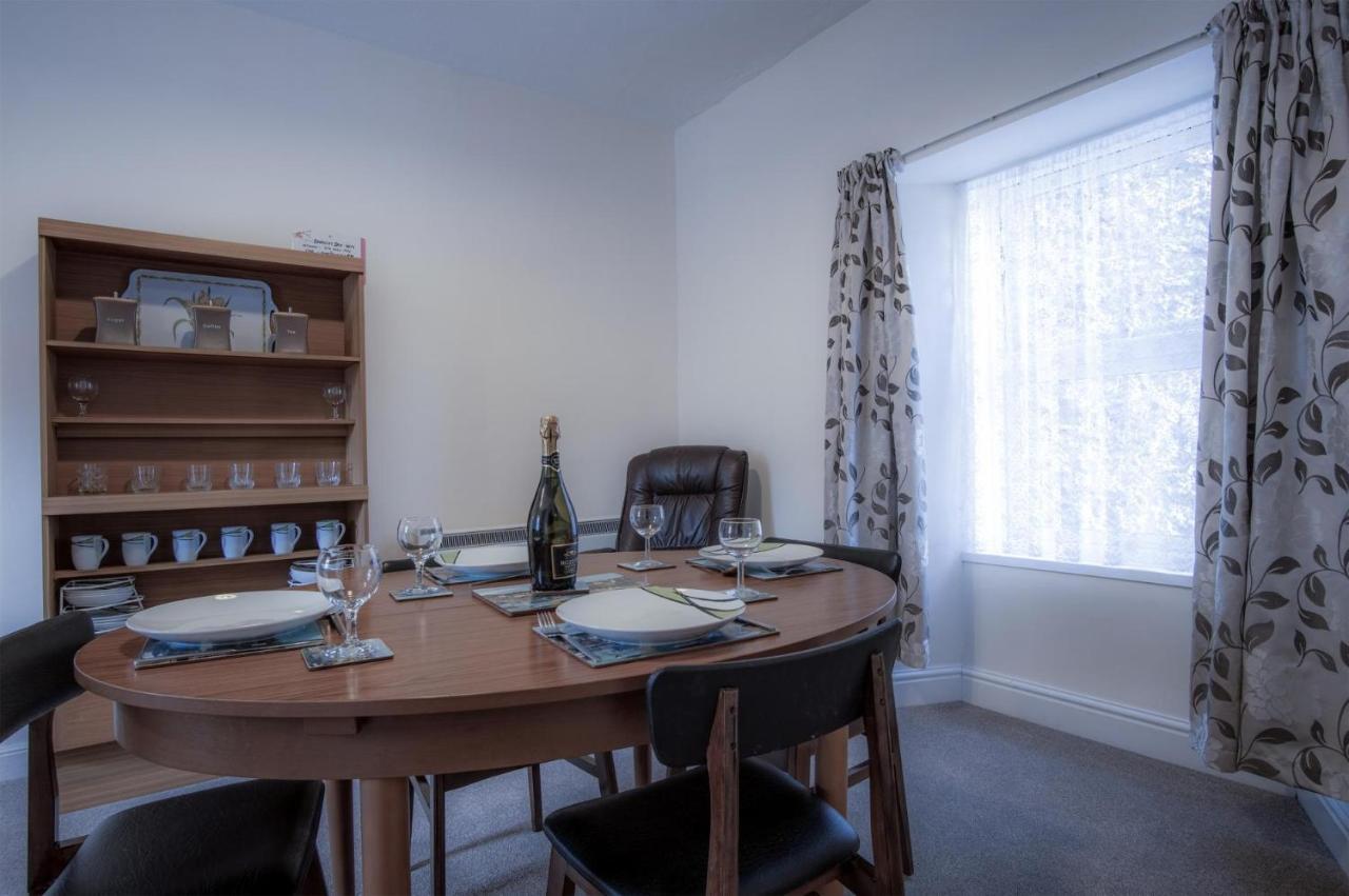 Dragons Den - 2 Bedroom Apartment - Tenby Kültér fotó